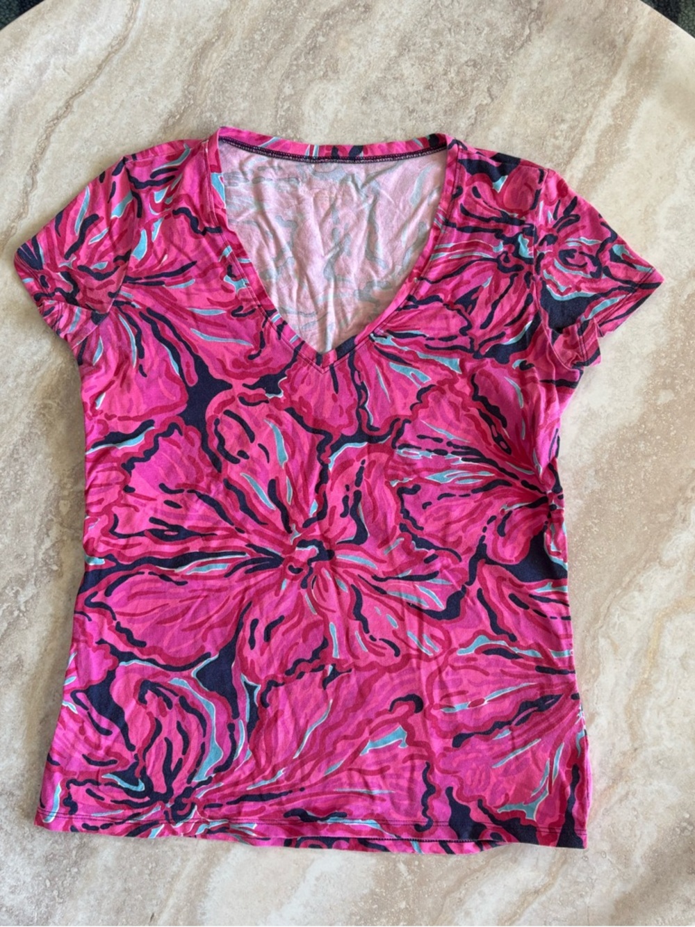 Lilly Pulitzer V-Neck Tee Pink Floral Print Size Small EUC